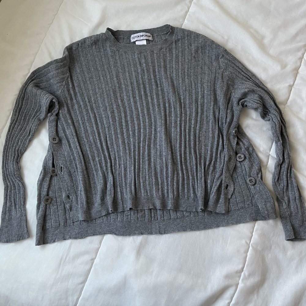 GREY SWEATER RIBBED W BUTTONS